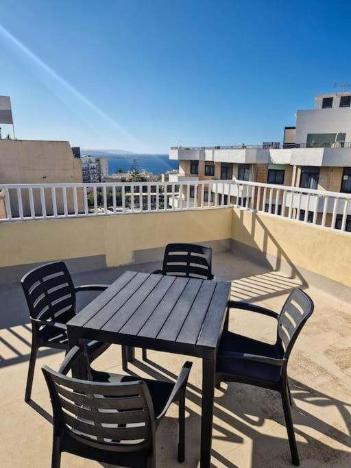 Comfy And Cosy. Apartment St. Paul's Bay Exterior photo